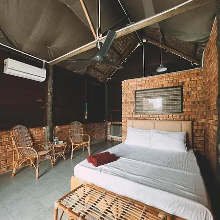 Nipoh Beach Cottage Kijal Exterior photo